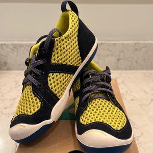 NEW Kids Plae Miles Flash Shoes Size 12 (Blue & Yellow)